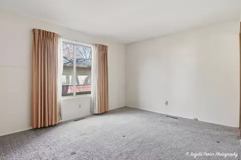 Bedroom - 4911 W Bromley Dr, Mchenry, IL 60050 photo 3 of 5