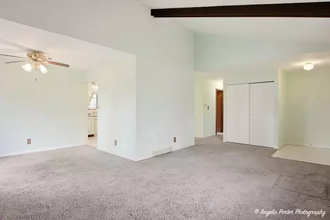 Living - 4911 W Bromley Dr, Mchenry, IL 60050 photo 3 of 6