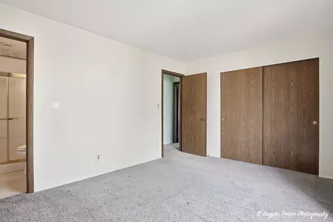 Bedroom - 4911 W Bromley Dr, Mchenry, IL 60050 photo 2 of 5