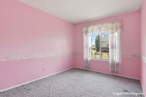 Bedroom - 4911 W Bromley Dr, Mchenry, IL 60050 photo 4 of 5