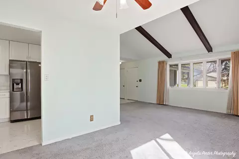 Living - 4911 W Bromley Dr, Mchenry, IL 60050 photo 6 of 6