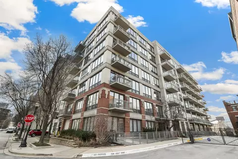 1000 N Kingsbury St #503, Chicago, IL 60610