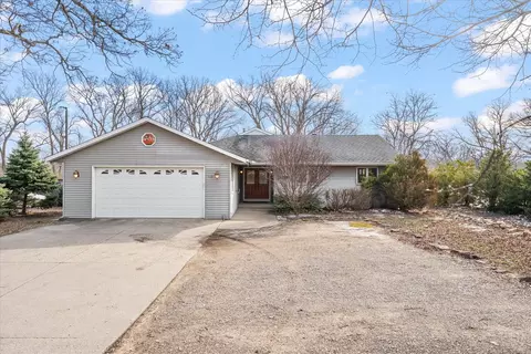 110 S Lombard St, Mahomet, IL 61853