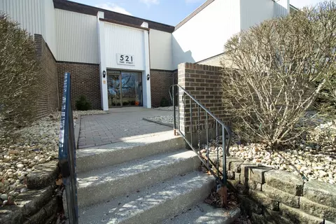 521 73rd St #104, Downers Grove, IL 60516