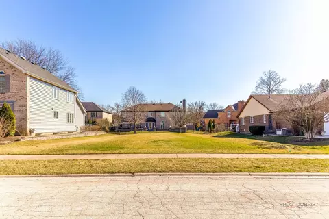 1309 E Brookwood Dr, Arlington Heights, IL 60004