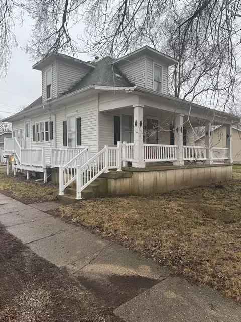 506 S Beech St, Arthur, IL 61911