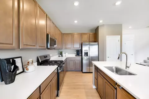 Kitchen - 607 Murdock Pl, Oswego, IL 60543 photo 3 of 3