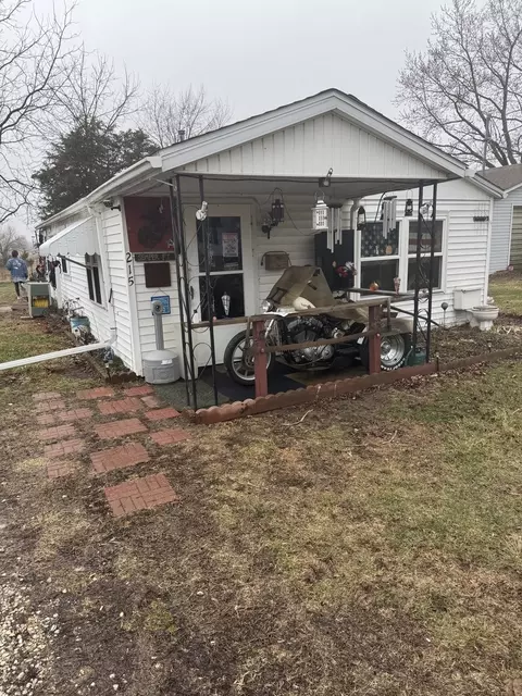215 S Missouri St, Atwood, IL 61913