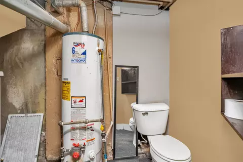 Bath - 6403 S Lorel Ave, Chicago, IL 60638 photo 2 of 2