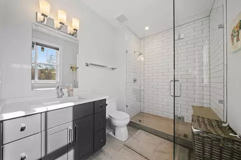 Bath - 619 Jackson Ave, River Forest, IL 60305 photo 3 of 4