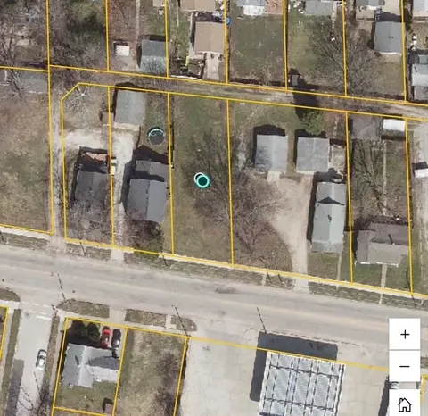 1209 W Market St, Bloomington, IL 61701