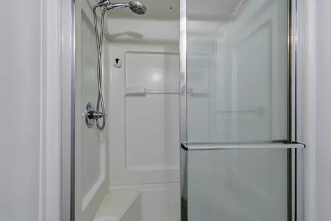 Bath - 937 25th St, Moline, IL 61265 photo 6 of 6