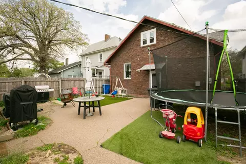Exterior - 937 25th St, Moline, IL 61265 photo 5 of 8