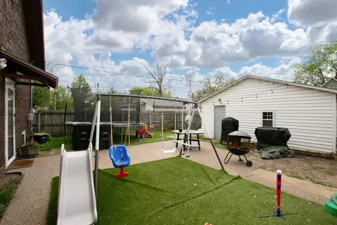 Exterior - 937 25th St, Moline, IL 61265 photo 8 of 8