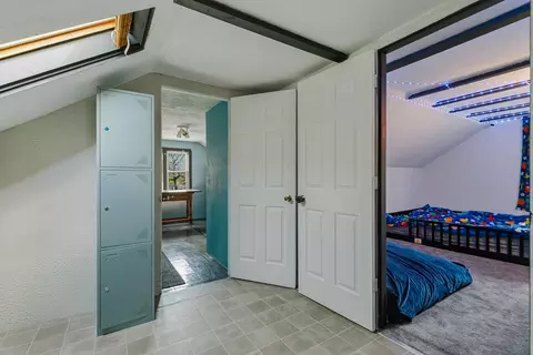 Entry Way - 937 25th St, Moline, IL 61265 photo 4 of 5