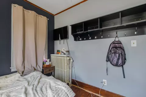Bedroom - 937 25th St, Moline, IL 61265 photo 4 of 9