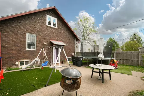 Exterior - 937 25th St, Moline, IL 61265 photo 4 of 8