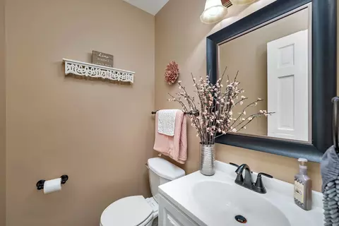 Bath - 208 Santos Ave, Minooka, IL 60447 photo 1 of 4