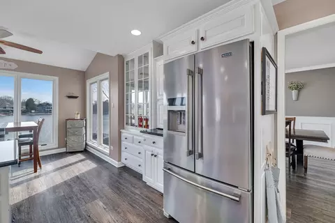 Kitchen - 208 Santos Ave, Minooka, IL 60447 photo 6 of 7