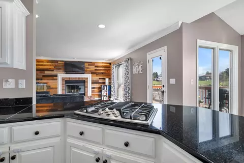 Kitchen - 208 Santos Ave, Minooka, IL 60447 photo 4 of 7