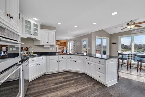 Kitchen - 208 Santos Ave, Minooka, IL 60447 photo 7 of 7