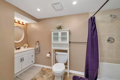 Bath - 208 Santos Ave, Minooka, IL 60447 photo 4 of 4