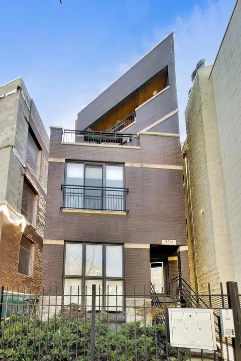 2241 W Roscoe St #3, Chicago, IL 60618