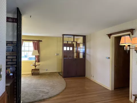 Living - 505 S Jackson St, Morrison, IL 61270 photo 3 of 4