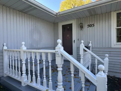 Exterior - 505 S Jackson St, Morrison, IL 61270 photo 2 of 9
