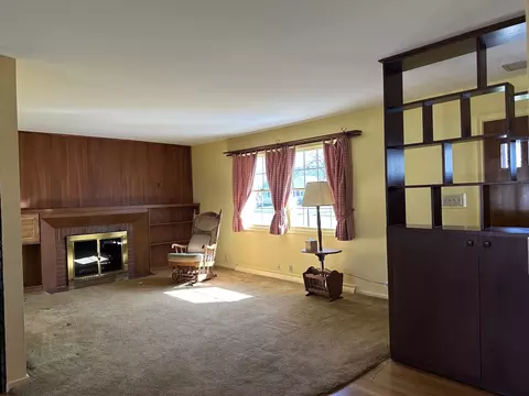 Living - 505 S Jackson St, Morrison, IL 61270 photo 1 of 4