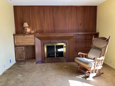 Living - 505 S Jackson St, Morrison, IL 61270 photo 2 of 4