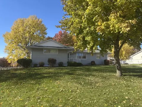 Exterior - 505 S Jackson St, Morrison, IL 61270 photo 6 of 9