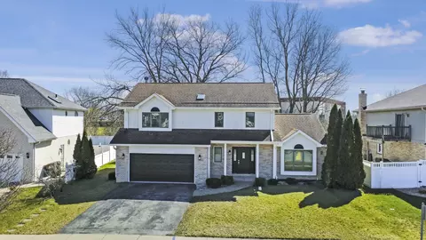 4933 Meadow Lake Dr, Richton Park, IL 60471