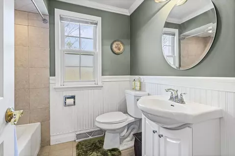 Bath - 420 Summit St, Algonquin, IL 60102 photo 2 of 2