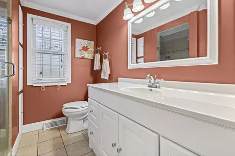 Bath - 420 Summit St, Algonquin, IL 60102 photo 1 of 2