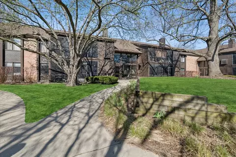 720 St Andrews Ln #24, Crystal Lake, IL 60014