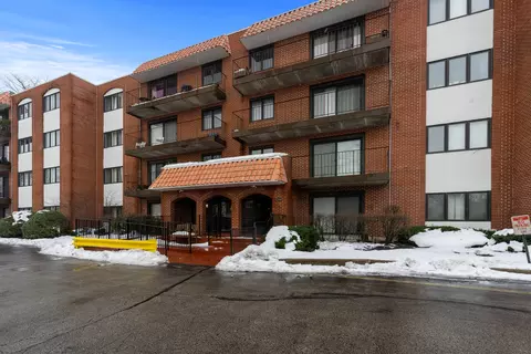 2086 Saint Johns Ave #306, Highland Park, IL 60035