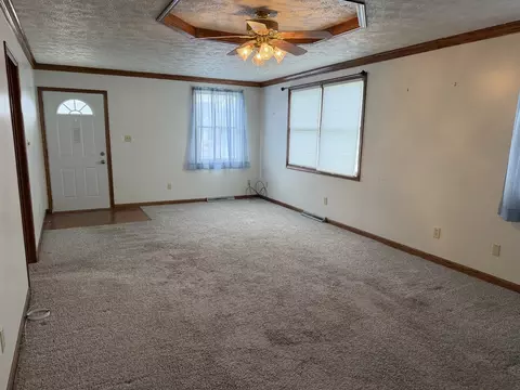 Living - 609 E Clay St, Clinton, IL 61727 photo 4 of 5