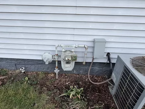 Exterior - 609 E Clay St, Clinton, IL 61727 photo 2 of 7
