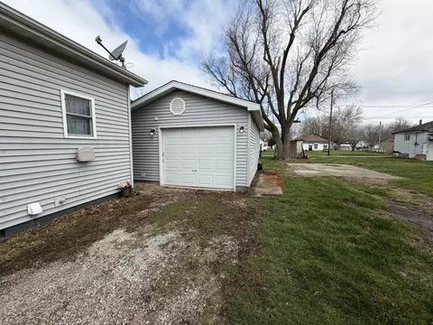Other - 609 E Clay St, Clinton, IL 61727 photo 4 of 21