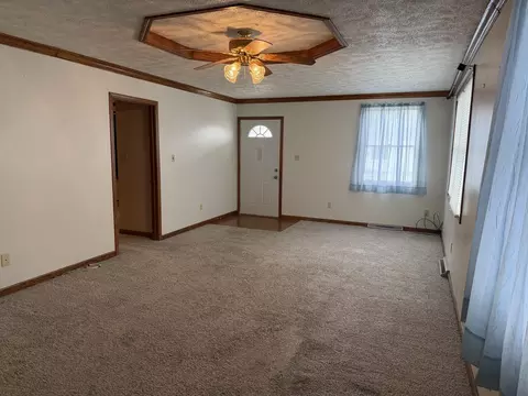 Living - 609 E Clay St, Clinton, IL 61727 photo 3 of 5