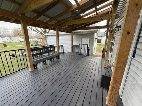 Exterior - 609 E Clay St, Clinton, IL 61727 photo 5 of 7
