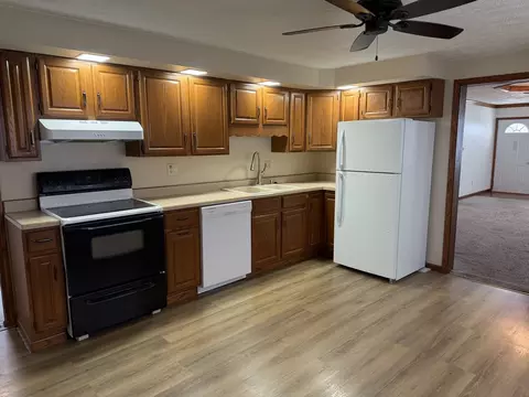 Kitchen - 609 E Clay St, Clinton, IL 61727 photo 3 of 4