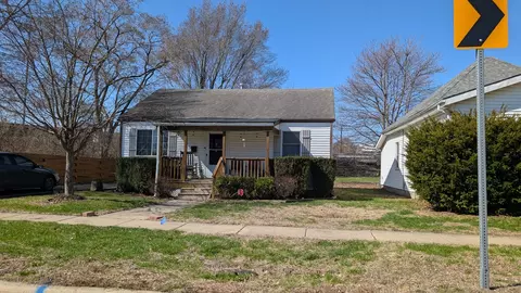 911 N Elm St, Champaign, IL 61820