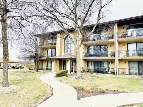 7301 Evergreen Dr #2B, Orland Park, IL 60462