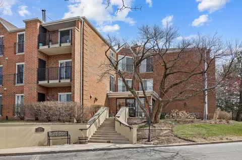 815 Leicester Rd #114A, Elk Grove Village, IL 60007