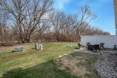 Exterior - 25181 Faraday Rd, Manhattan, IL 60442 photo 4 of 5