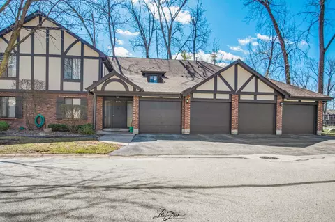 8137 Chestnut Dr #C, Palos Hills, IL 60465