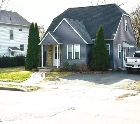 Exterior - 412 E Bradshaw St, Dixon, IL 61021 photo 2 of 2