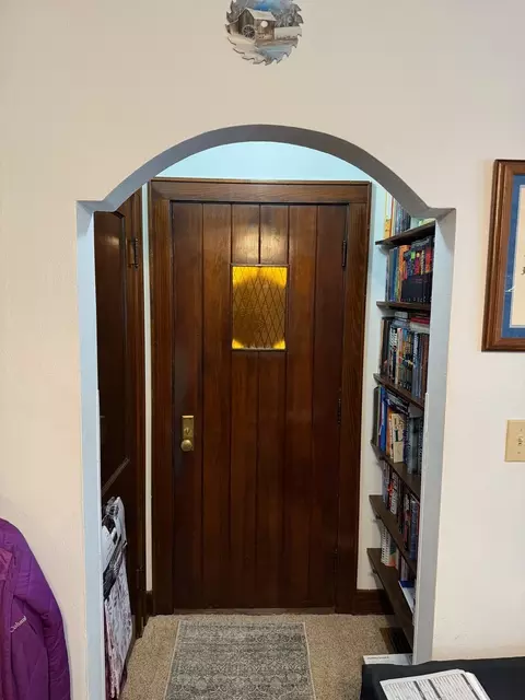 Entry Way - 412 E Bradshaw St, Dixon, IL 61021 photo 1 of 3